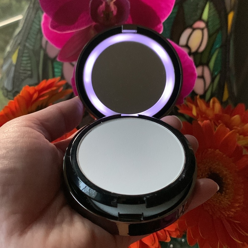 Mirabella Glow Universal Hyaluronic Pressed Powder with LED lit compact